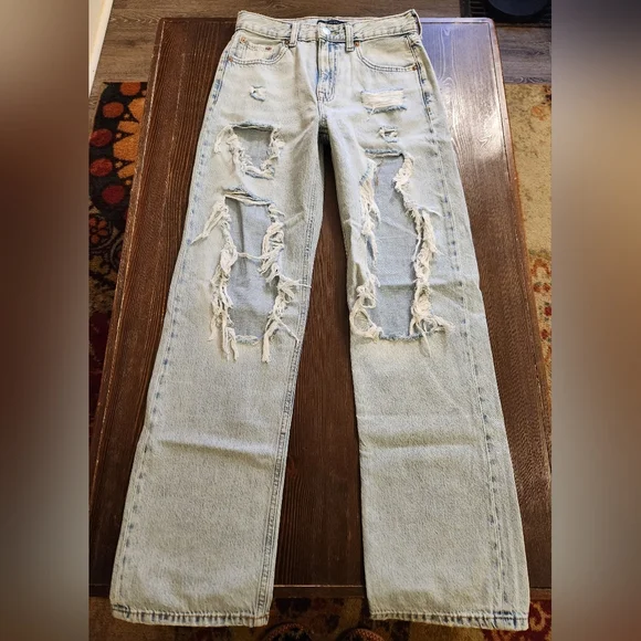 Aeropostale High-Rise Baggy Jean LIGHT Wash Size 4 NWOT - Picture 4 of 12